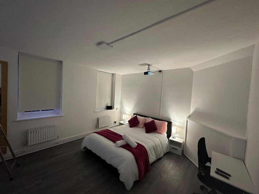 Super Double Bedroom Zone 1 Лондон Екстериор снимка